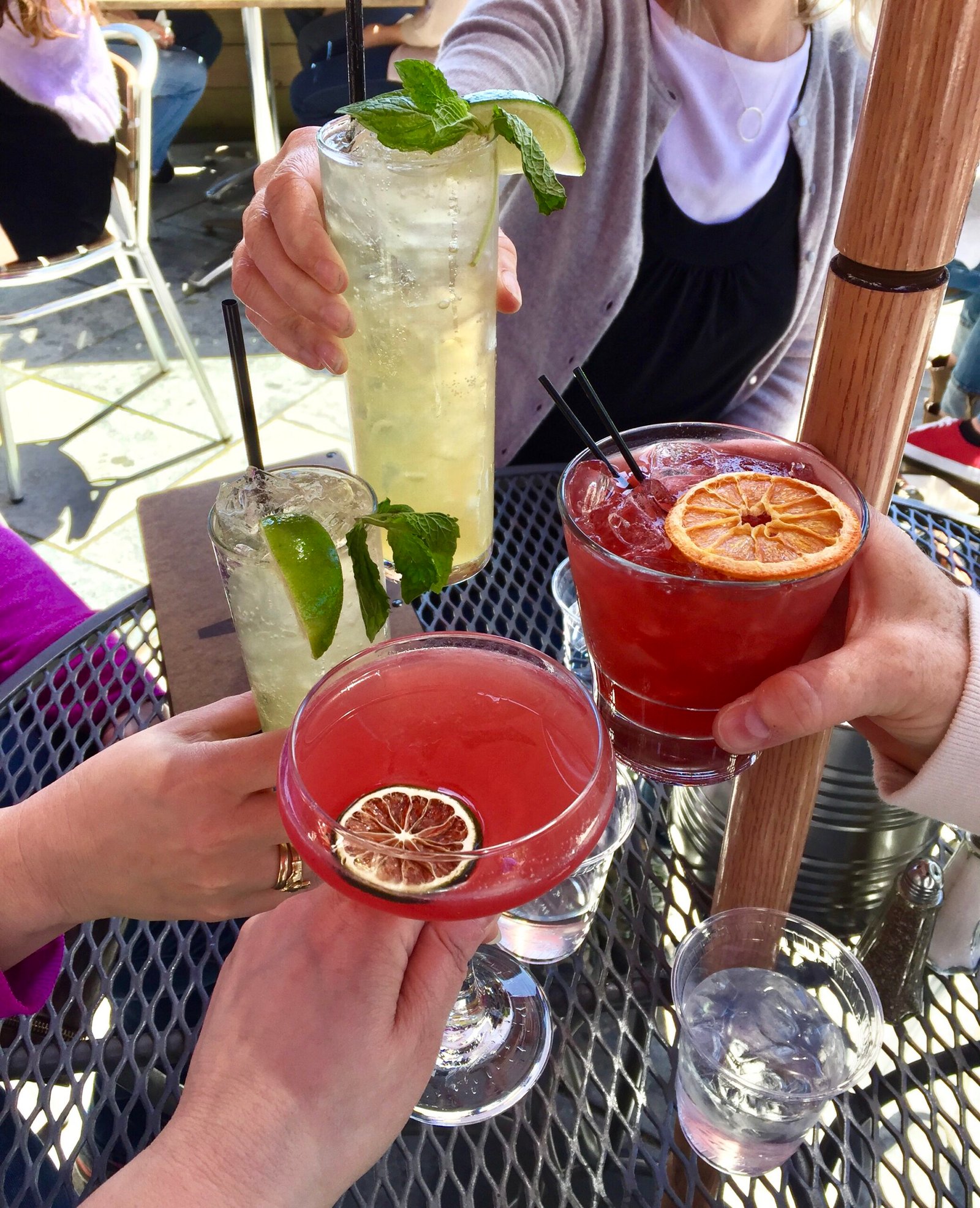 Truckee CA Happy Hour Hotspots: Affordable Drinks and Appetizers